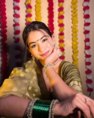 Diksha Bhatia Instagram - Agle baras aana hai, aana hi hoga🥹🙏🏻✨
Jewellery: @olivearajewels 💕
Outfit: Mom’s wardrobe 🤭
#ganpatibappa #ganpatibappamorya #ganpativisarjan #ganeshchaturthi #explore