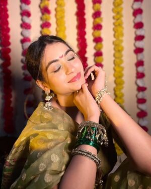 Diksha Bhatia Instagram - Agle baras aana hai, aana hi hoga🥹🙏🏻✨
Jewellery: @olivearajewels 💕
Outfit: Mom’s wardrobe 🤭
#ganpatibappa #ganpatibappamorya #ganpativisarjan #ganeshchaturthi #explore