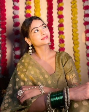 Diksha Bhatia Instagram - Agle baras aana hai, aana hi hoga🥹🙏🏻✨
Jewellery: @olivearajewels 💕
Outfit: Mom’s wardrobe 🤭
#ganpatibappa #ganpatibappamorya #ganpativisarjan #ganeshchaturthi #explore