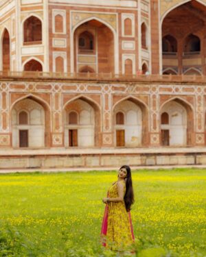 Diksha Bhatia Instagram - "Blooming with the flowers around me 🌼"
#postoftheday #delhimodel #shootout #candidmoments #virałpost #fashionlook #likephoto #instagrampost #instagrowth #aesthetics #explorers