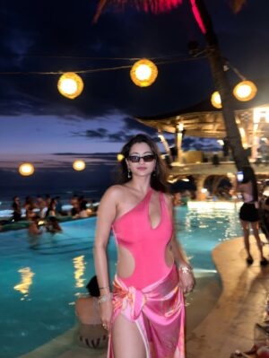Diksha Bhatia Instagram - What a crazy night at @finnsbeachclub 🪩💕⚡️
Swimwear: @tizzi.official
#photodump #balinightlife #finnsbeachclub #bali #outfitoftheday #explore #vacation #styleinspo
