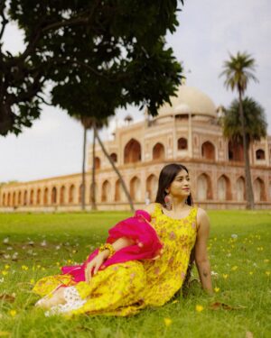 Diksha Bhatia Instagram - "Blooming with the flowers around me 🌼"
#postoftheday #delhimodel #shootout #candidmoments #virałpost #fashionlook #likephoto #instagrampost #instagrowth #aesthetics #explorers