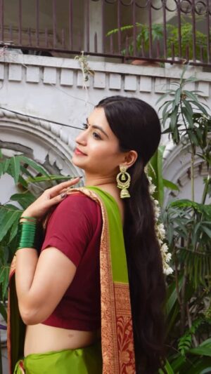 Diksha Bhatia Instagram - Pardesiya🕊️✨

I wore my mom’s saree that’s almost 15 years old so the blouse was all loose. She’s always been a saree lover and has the prettiest colour combos🤌🏻😍 but she hasn’t worn this one even once🥹

Should I try more from her saree collection? ✨💕

[ pardesiya , transition , south indian look , desi core , indian aesthetic , trending , bollywood inspired , old saree recreation ]

#reelsindia #southindianlook #traditionalsaree #pardesiya #paramsundari #transitionreels #recreation #bollywood #indianstyle #jahnvikapoor #viralreels #trendingsongs #trendingnow #southindianfashion #fyp