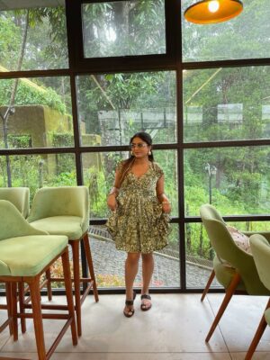 Diksha Choudhary Instagram - लहराती है मेहकी हवा 🌧️
.
.
#explore #explorepage #fyp #trending #photos #instapic #barish #rain #wayanad #mountains #funtrip #travel