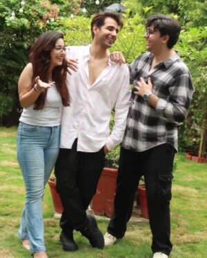 Dikshuuu Instagram - Jalandhar… you gave us jazbaat, laughter & pyaar 🫶
Thank you VAMILY for making our Eat & Greet unforgettable!
Next stops: Jaipur, Delhi & Mumbai —
Get ready, kyunki ab milne ki baari tumhari hai 💫🍽️ #VamilyMeet #EatAndGreet