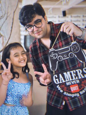 Dikshuuu Instagram - Dilli… you always feel like home. The love, the smiles, the tight hugs, the little stories you all shared! it’s something We’ll carry in our heart forever. Thank you for showing up, for waiting, for making us feel like family, not just someone you watch on screens. Vamily isn’t a word, it’s truly a feeling… and yesterday, you proved it again. Until we meet again… dil se, thank you ❤️ #Vamily #DelhiEatAndGreet”