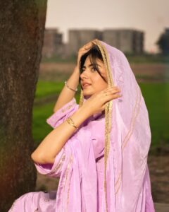Dilsheen Kaur Most Liked Photos and Posts