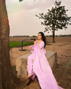 Dilsheen Kaur Instagram - Aisi badal’an di ghataa banja🌸❤️ @idilsheenkaur #dilsheenkaur

📸- @cinevogue_cinematography