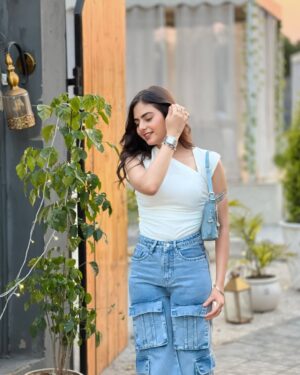 Dilsheen Kaur Instagram - 🩵🤍 @idilsheenkaur #dilsheenkaur 
 Top @nykaafashion 
Blush @faebeautyofficial 
👜 @aldo_shoes
