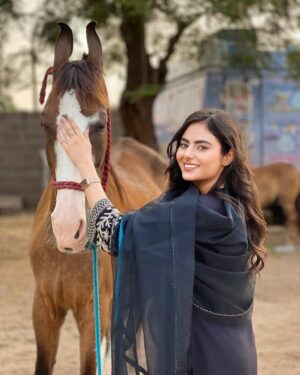Dilsheen Kaur Instagram - 🐎❤️ @idilsheenkaur #dilsheenkaur 
📸~ @cinevogue_cinematography