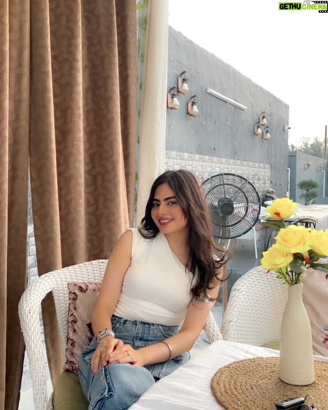 Dilsheen Kaur - 26.1K Likes - 🩵🤍 @idilsheenkaur #dilsheenkaur 
 Top @nykaafashion 
Blush @faebeautyofficial 
👜 @aldo_shoes
