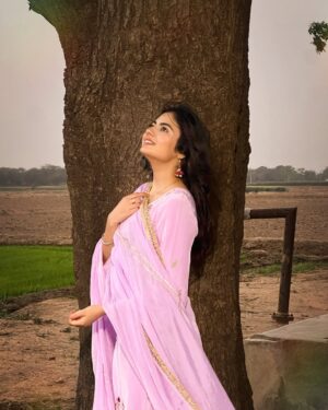 Dilsheen Kaur Instagram - Aisi badal’an di ghataa banja🌸❤️ @idilsheenkaur #dilsheenkaur

📸- @cinevogue_cinematography