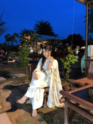 Dilsheen Kaur Instagram - 🌸🤭❤️ @idilsheenkaur #dilsheenkaur