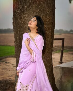Dilsheen Kaur Instagram - Aisi badal’an di ghataa banja🌸❤️ @idilsheenkaur #dilsheenkaur

📸- @cinevogue_cinematography