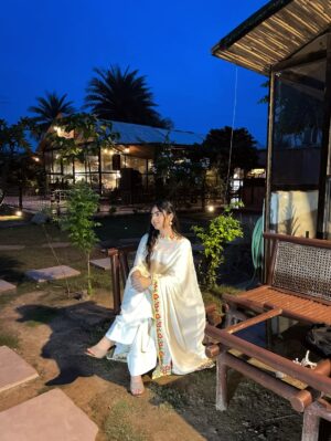 Dilsheen Kaur Instagram - 🌸🤭❤️ @idilsheenkaur #dilsheenkaur