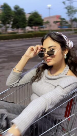 Dilsheen Kaur Instagram - 📷shots taken by @ridhampreet.singh.777 🫡
edit by me 😌
@idilsheenkaur #dilsheenkaur