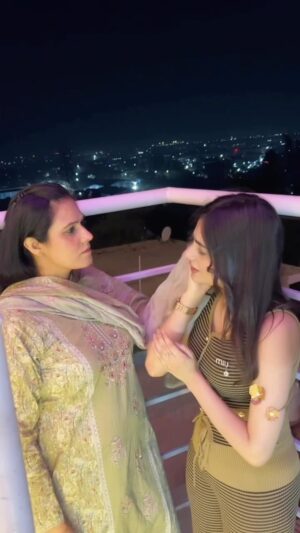 Dilsheen Kaur Instagram - #GUSTAKHI 😢🥺

@idilsheenkaur #dilsheenkaur 
@basantkur

#New #Punjabi #Song #trending #Song #Couplevibe #Instagood #Instamood #Couplesong #LoveSong