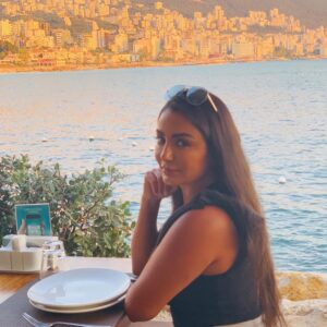 Dima Al Jundi Instagram - صباحو ☀️🙋🏽♀️🌊
-
شو رأيكون بهالمنظر ؟ في أحلى 😍🤩
-
#ديمة_الجندي #dima_aljundi #lebanon #beirut #montblanc #vacation #sealovers #morningvibes #familytime #seaview #seavibe
-
Photos by @claradagherr 🤗😍