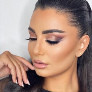 Dima Al Jundi Instagram - About last night at @laurancebeautysalon 🤩🥰
-
Makeup 💄 by @samkaaekate
Hairstyle 💇🏽♀️ by @fidaa_zahr
-
#dima_aljundi #uae #dubai #mydubai #abudhabi #explore #hairstyle #makeup #makupartist #softmakeup #hairideas #ksa #kwuait #bahrain #qatar #lebanon #syria #eygpt #saudiarabia #iraq