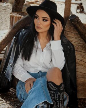 Dima Al Jundi Instagram - كل عام و إنتوا بخير حبايبي 🥰
ينعاد عليكون بالخير و الصحة و السعادة 🙏🏼
#عيدكم_مبارك
-
#ديمة_الجندي #dima_aljundi