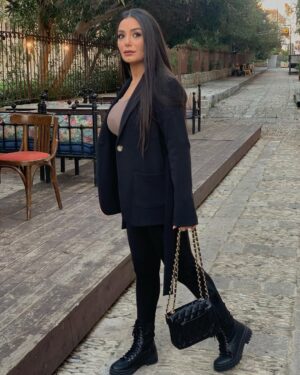 Dima Al Jundi Instagram - اشتقت ل لبنان و ل #جبيل تحديداً 🥰
-
#مايا
مسلسل #بيوت_من_ورق
-
#ديمة_الجندي #dima_aljundi #uae #dubai #mydubai #abudhabi #expo2020 #explore #ksa #bahrain #kwuait #irak #lebanon #syria #qatar #drama #series #arabicseries #soon #actress