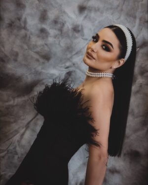 Dima Al Jundi Instagram - برد و سقعة 🥶 ومع هيك تحدينا الطبيعة و عملنا photo shoot أنا و مارك @marcmarounphotography
شكراً لكل الفريق اللي اشتغلوا معنا
@talyneavakian 💄
@eliekhourysalon 💇🏽♀️
@kaleesi_j 👗
و شكراً كتير كبيرة ل رنين @ranine_doumit_ اللي استضافتنا ببيتها
-
خيروني عجبكون ؟ 🤩
-
#ديمة_الجندي #dima_aljundi #new #explore #lebanon #syria #blackandwhite #photos