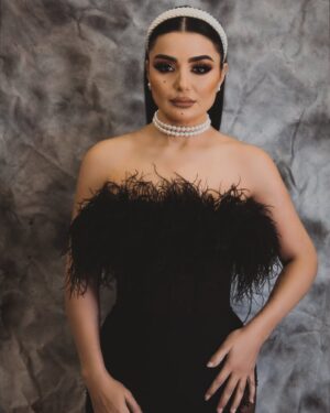 Dima Al Jundi Instagram - برد و سقعة 🥶 ومع هيك تحدينا الطبيعة و عملنا photo shoot أنا و مارك @marcmarounphotography
شكراً لكل الفريق اللي اشتغلوا معنا
@talyneavakian 💄
@eliekhourysalon 💇🏽♀️
@kaleesi_j 👗
و شكراً كتير كبيرة ل رنين @ranine_doumit_ اللي استضافتنا ببيتها
-
خيروني عجبكون ؟ 🤩
-
#ديمة_الجندي #dima_aljundi #new #explore #lebanon #syria #blackandwhite #photos