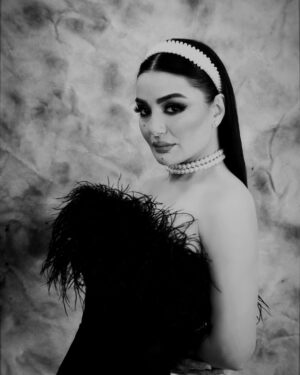 Dima Al Jundi Instagram - برد و سقعة 🥶 ومع هيك تحدينا الطبيعة و عملنا photo shoot أنا و مارك @marcmarounphotography
شكراً لكل الفريق اللي اشتغلوا معنا
@talyneavakian 💄
@eliekhourysalon 💇🏽♀️
@kaleesi_j 👗
و شكراً كتير كبيرة ل رنين @ranine_doumit_ اللي استضافتنا ببيتها
-
خيروني عجبكون ؟ 🤩
-
#ديمة_الجندي #dima_aljundi #new #explore #lebanon #syria #blackandwhite #photos