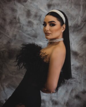 Dima Al Jundi Instagram - برد و سقعة 🥶 ومع هيك تحدينا الطبيعة و عملنا photo shoot أنا و مارك @marcmarounphotography
شكراً لكل الفريق اللي اشتغلوا معنا
@talyneavakian 💄
@eliekhourysalon 💇🏽♀️
@kaleesi_j 👗
و شكراً كتير كبيرة ل رنين @ranine_doumit_ اللي استضافتنا ببيتها
-
خيروني عجبكون ؟ 🤩
-
#ديمة_الجندي #dima_aljundi #new #explore #lebanon #syria #blackandwhite #photos