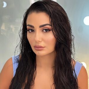 Dima Al Jundi Instagram - كثيراً ما تبوح العين 👁️ بشيءٍ تاه اللسان عن قوله !!
-
#Dima_aljundi #uae #dubai #mydubai #abudhabi #saudiarabia #qatar #bahrain #kuwait #jordan #eygept #syria #lebanon #iraq #palestine #morocco #algeria #oman #tunisia #celebrity #explore #makeup #hairstyle #ديمة_الجندي
-
@laurancebeautysalon