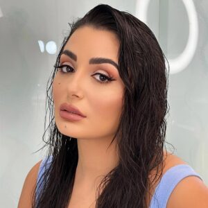 Dima Al Jundi Instagram - كثيراً ما تبوح العين 👁️ بشيءٍ تاه اللسان عن قوله !!
-
#Dima_aljundi #uae #dubai #mydubai #abudhabi #saudiarabia #qatar #bahrain #kuwait #jordan #eygept #syria #lebanon #iraq #palestine #morocco #algeria #oman #tunisia #celebrity #explore #makeup #hairstyle #ديمة_الجندي
-
@laurancebeautysalon