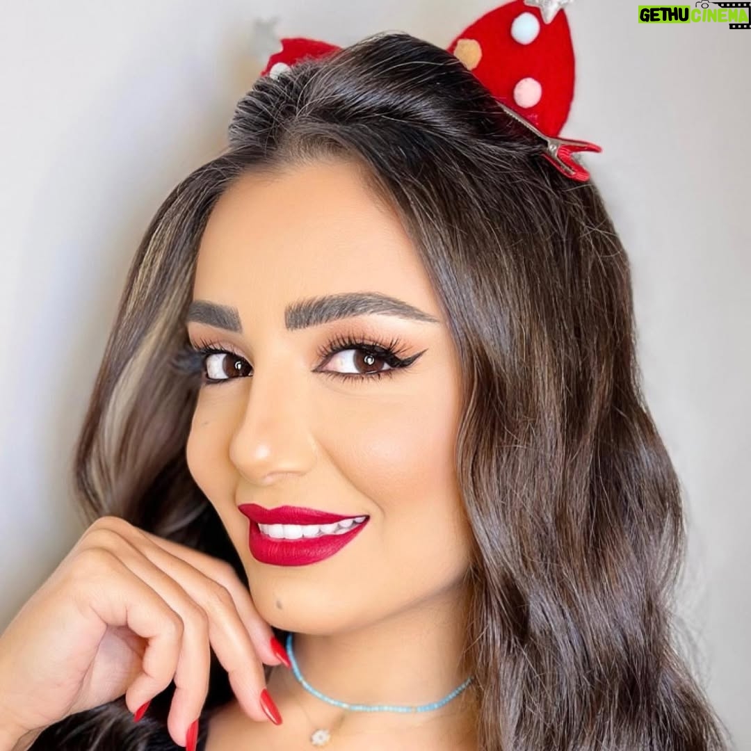 Dima Al Jundi - 22.9K Likes - ميلاد مجيد 🎅🏽 ينعاد عليكون بالصحة و الخير يا رب 🙏🏼 
-
Merry Christmas 🎄 
-
Thank u 🙏🏼 for the Christmas look 😉
@laurancebeautysalon @samkaaekate @moe_hairstyle 
-
#dima_aljundi #ديمة_الجندي #uae #dubai #mydubai #explore #expo2020 #abudhabi #saudiarabia #ksa #bahrain #qatar #kwuait #iraq #lebanon #syria #festiveseason #christmas #christmastime #christmaslook #christmasmakeup