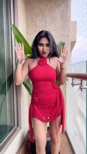 Dimple Paul Instagram - Presenting you Laal Pari 💃🏻

#trending #explore #viral #reels #dance #reelsinstagram #trendingreels #red #laalpari