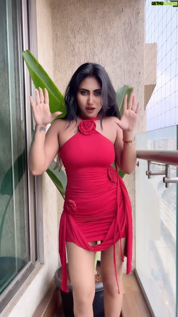 Dimple Paul - 154.1K Likes - Presenting you Laal Pari 💃🏻

#trending #explore #viral #reels #dance #reelsinstagram #trendingreels #red #laalpari