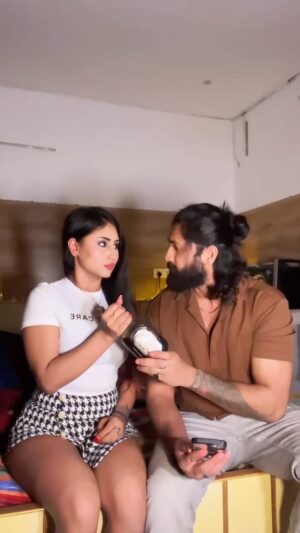 Dimple Paul Instagram - Kya galat kiya 😝🎀 @kanishk_205 💗

#pookie #viral #trending #explore #reels #love #couple #cutereels