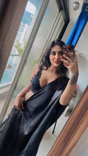 Dimple Paul Instagram - Lo obhodro hogayi tumhare liye @kanishk_205 🥺♥️🤌🏻😝🙈

#trending #explore #viral #reels #love #reelsinstagram #trendingreels #transition #bengali #obhodro
