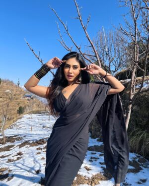 Dimple Paul Instagram - Living my bollywood moment 🎬🤍❄️
#snow #love #cute #saree #dimplepaul