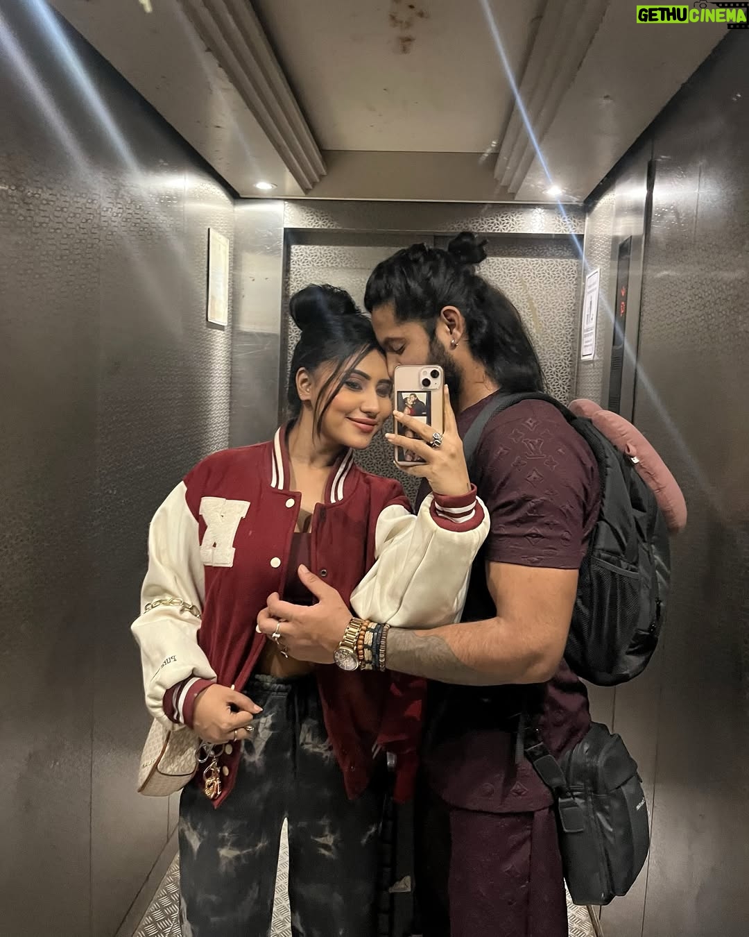 Dimple Paul - 9K Likes - So, lemme raise a toast 🥂 
To the guy i love the most ____ @kanishk_205 ♥️

Bdayyyy hai 😍 the last picture is my personal favourite 😘

#birthday #love #kanishkbhatt