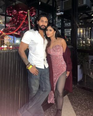 Dimple Paul Instagram - 1st post of 2025
Happiest New Year….🍾🎊💃🏻
@kanishk_205 @adityabhatt2000
#newyear #2025 #dimplepaul #kanishkbhatt #love #family