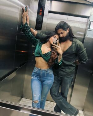 Dimple Paul Instagram - Two peas in a Pod 🐢🥀
Place - @nusara_juhu
#couple #dinnerdate #valentinesday #love