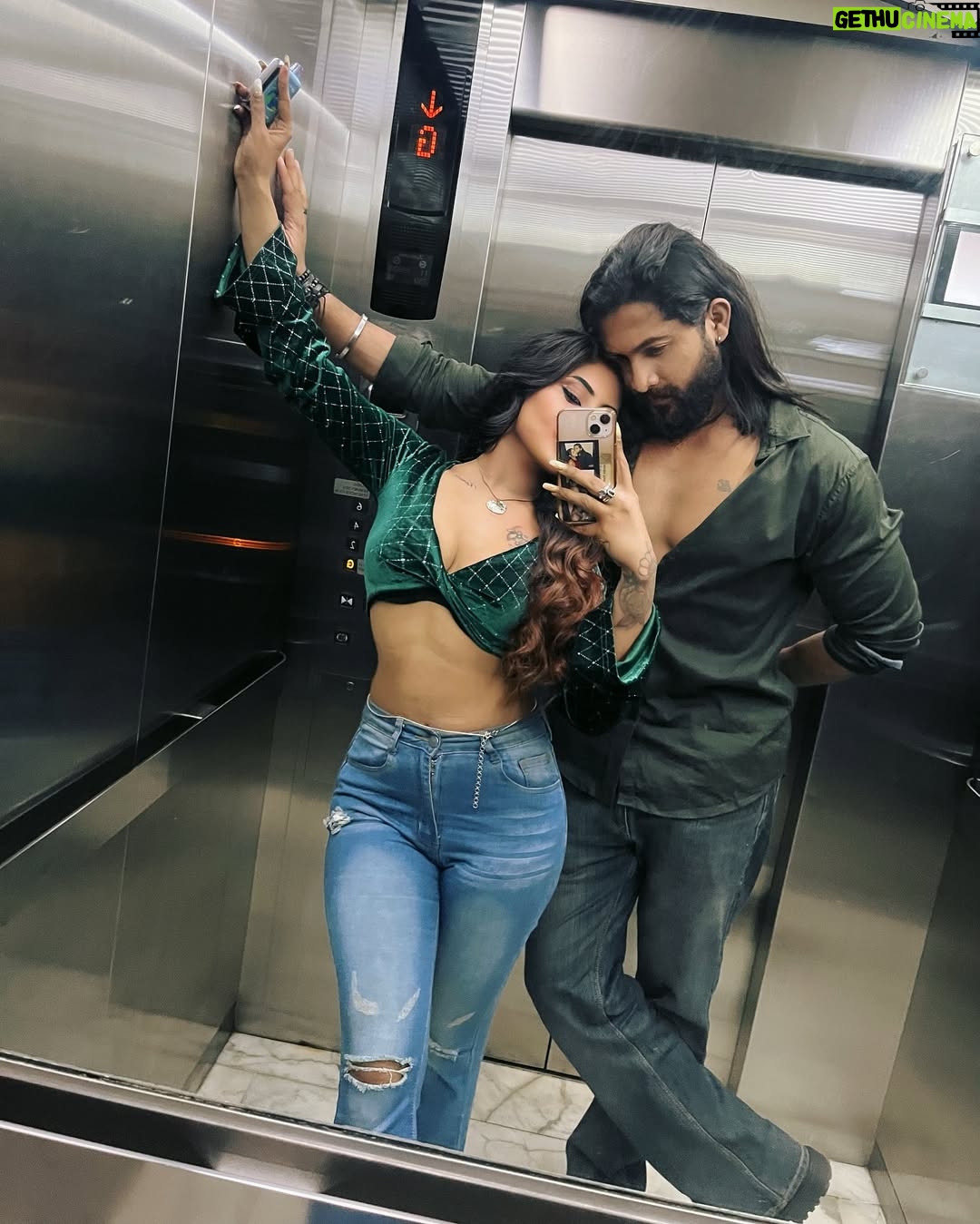 Dimple Paul - 51.7K Likes - Two peas in a Pod 🐢🥀

Place - @nusara_juhu 

#couple #dinnerdate #valentinesday #love