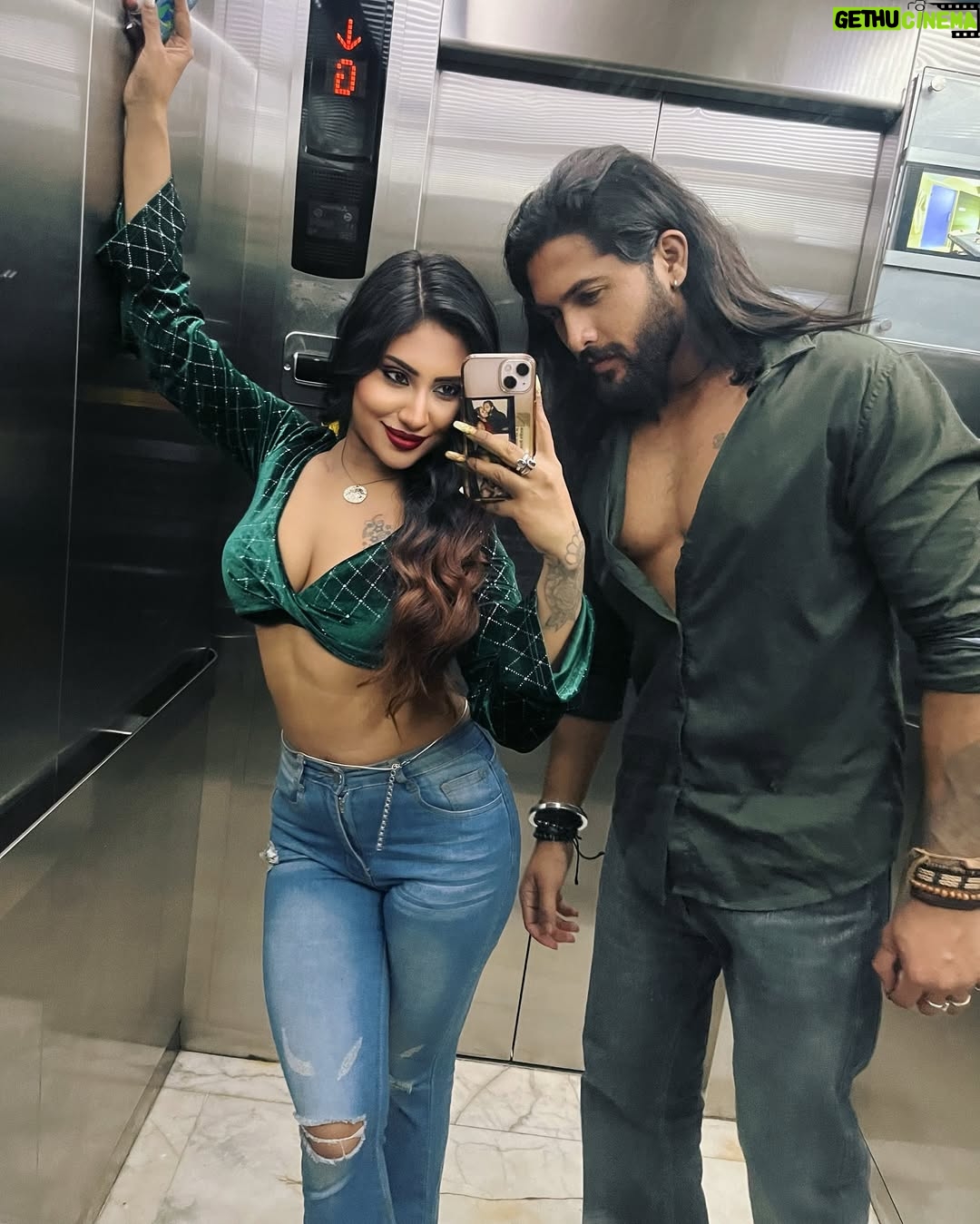 Dimple Paul - 51.7K Likes - Two peas in a Pod 🐢🥀

Place - @nusara_juhu 

#couple #dinnerdate #valentinesday #love