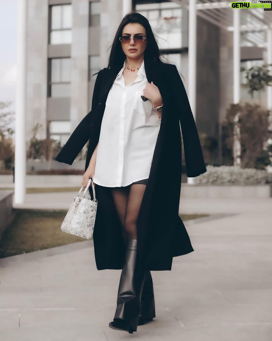 Dina Fouad - 36.3K Likes - 🕊️🤍غزل Coming Soon 
#حكيم_باشا

💎 : @dodowithlove_  by @doaaelmoughazy 
📸 : @dinafayad.photography 
💄 : @gygyawed.makeupartist by @makeupgygyawed 
 The One&Only : @mohamed_abdalah_official