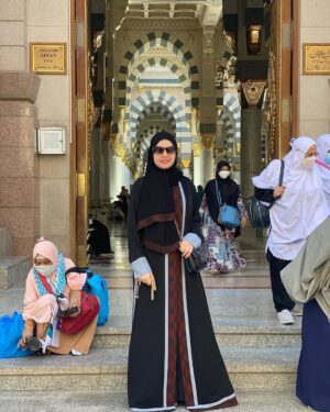 Dina Fouad Instagram - الحمدلله 🤲 دعوتى كانت لكل الناس اللى بتحبنى من قلبها ربنا يرزقكم زياره بيت الله ومسجد الرسول ويرزقكوا فرحه القلب اصل فرحه القلب دى رزق الحمدلله عليها ❤️