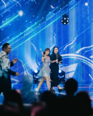 Dinda Kirana Instagram - A night of glitz at the @sctv Awards 2024 āØwe celebrated artistry, dedication, and unforgettable friendships. Hereās to many more magical nights like this! š
.
mua @danybarca22
stylist @wanda_haraa
dress @jessiegunawanstudio
shoes @louboutinworld
earpiece @noma_id
hairdo @opick_hairstylist
photographer @snap.nuel @ejaale