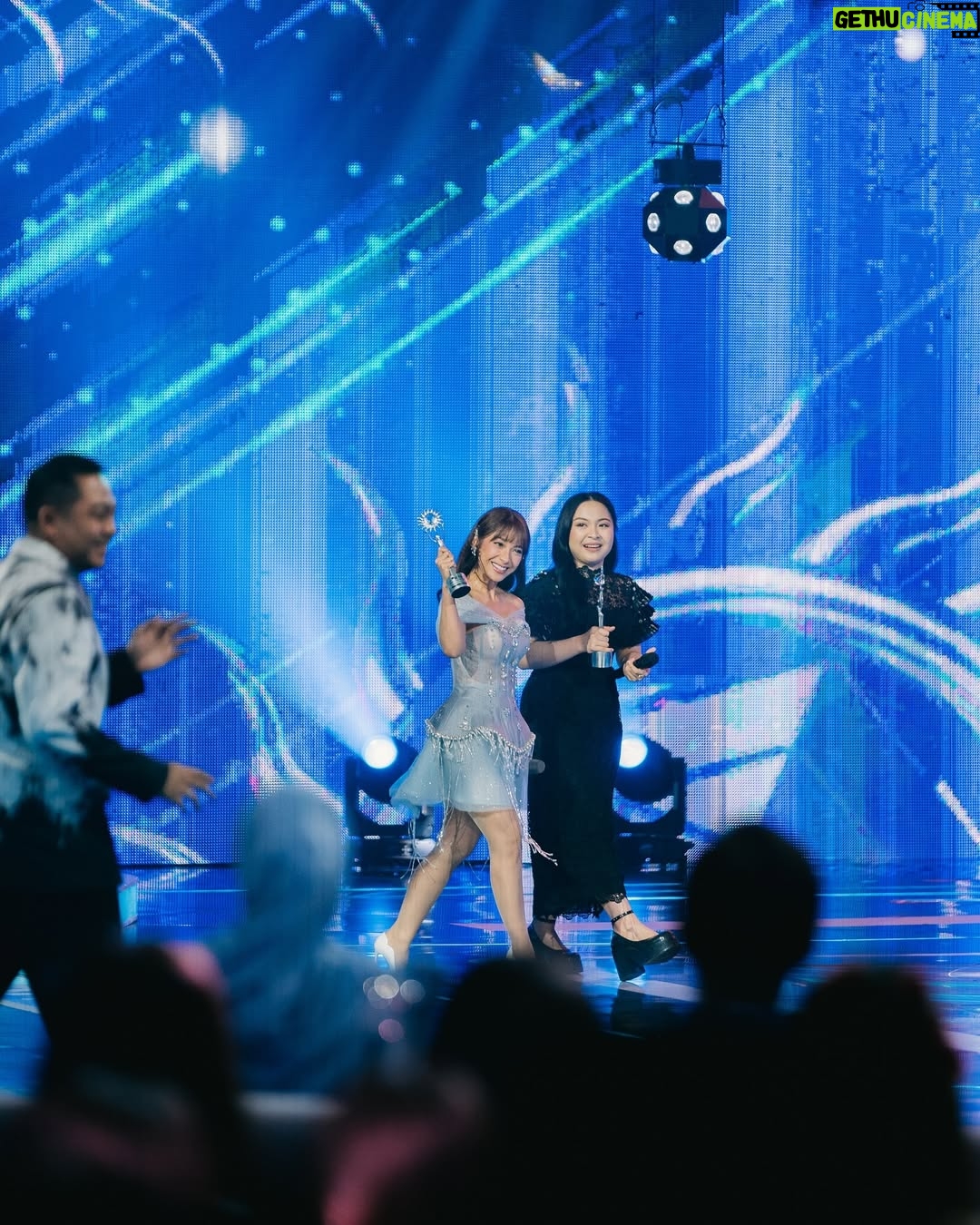 Dinda Kirana - 114.5K Likes - A night of glitz at the @sctv Awards 2024 ✨we celebrated artistry, dedication, and unforgettable friendships. Here’s to many more magical nights like this! 💙
.
mua @danybarca22 
stylist @wanda_haraa 
dress @jessiegunawanstudio 
shoes @louboutinworld 
earpiece @noma_id 
hairdo @opick_hairstylist 
photographer @snap.nuel @ejaale