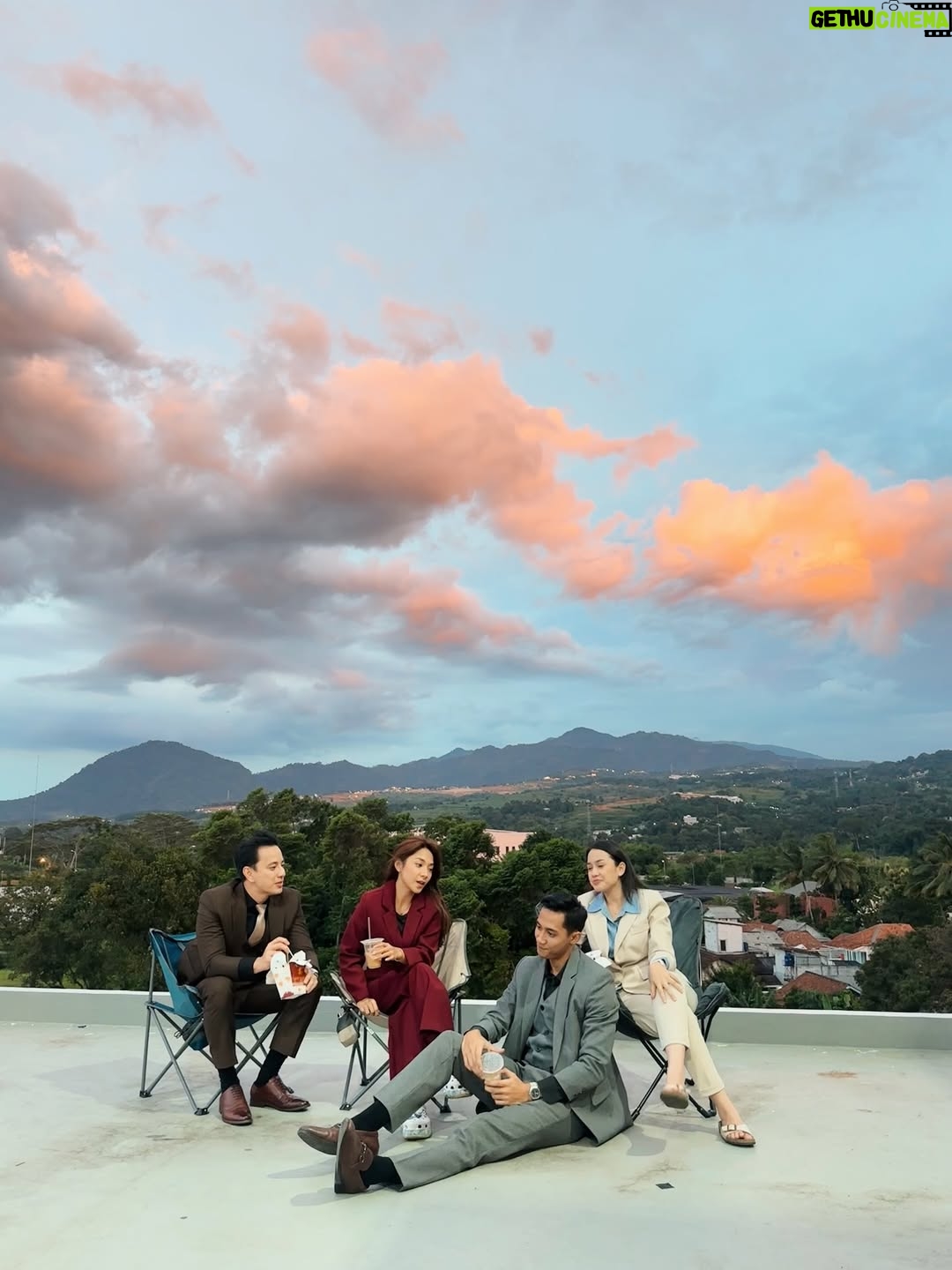 Dinda Kirana - 63K Likes - Sepertinya aku jadi yang paling terakhir pamit di sini. bukan karena lupa, tapi karena terlalu istimewa untuk sekadar diucapkan cepat-cepat. 
Luka Cinta bukan hanya judul, tapi perjalanan panjang penuh tawa, lelah, dan air mata… dan ternyata dicintai oleh begitu banyak hati.
This journey drained my energy, yet filled my heart with endless love from all of you. 
From Salma, with love . Thank you for living this story with us 🤍