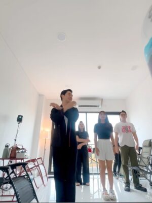 Dinda Kirana Instagram - Sepertinya aku jadi yang paling terakhir pamit di sini. bukan karena lupa, tapi karena terlalu istimewa untuk sekadar diucapkan cepat-cepat.
Luka Cinta bukan hanya judul, tapi perjalanan panjang penuh tawa, lelah, dan air mata⦠dan ternyata dicintai oleh begitu banyak hati.
This journey drained my energy, yet filled my heart with endless love from all of you.
From Salma, with love . Thank you for living this story with us š¤