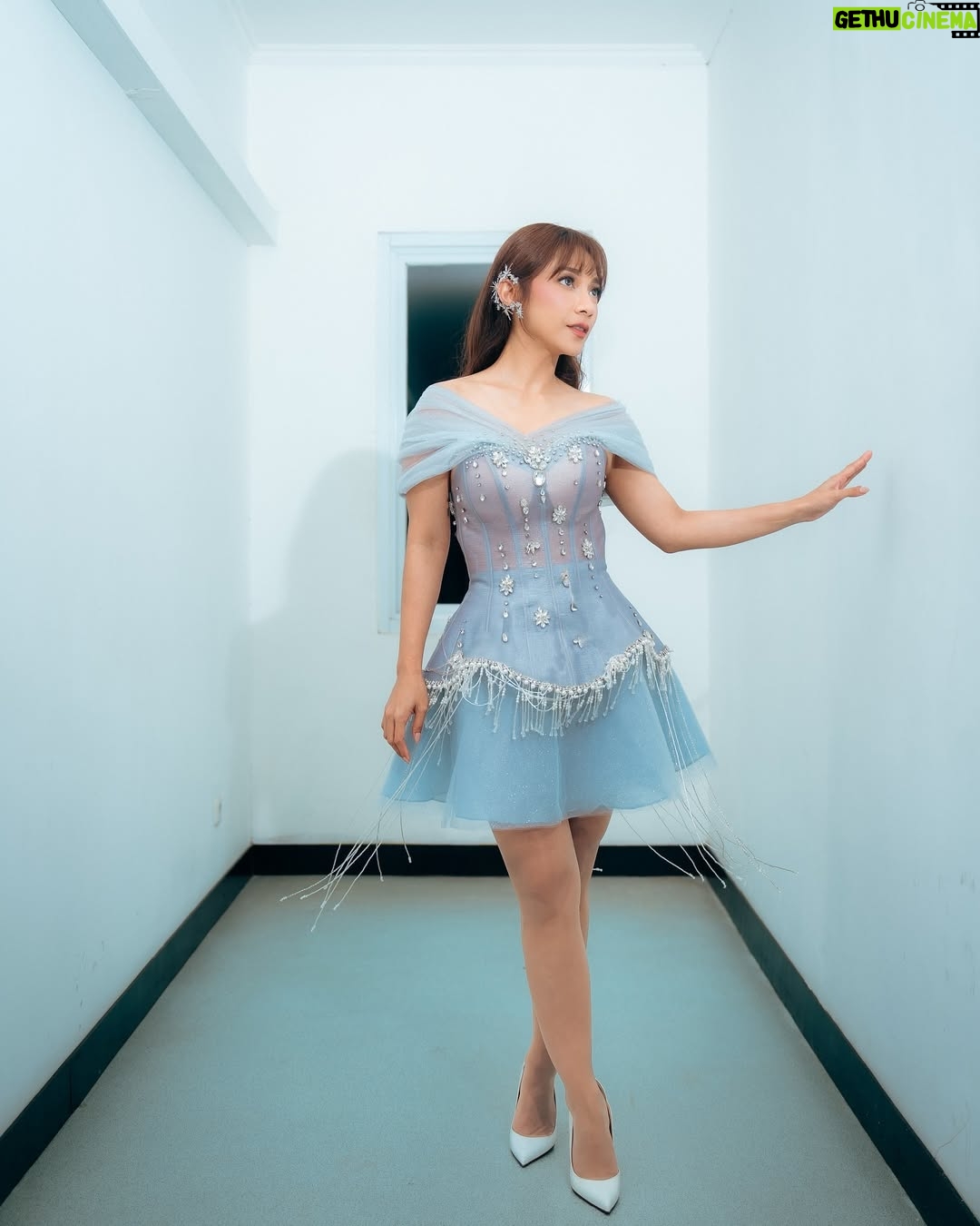 Dinda Kirana - 114.5K Likes - A night of glitz at the @sctv Awards 2024 ✨we celebrated artistry, dedication, and unforgettable friendships. Here’s to many more magical nights like this! 💙
.
mua @danybarca22 
stylist @wanda_haraa 
dress @jessiegunawanstudio 
shoes @louboutinworld 
earpiece @noma_id 
hairdo @opick_hairstylist 
photographer @snap.nuel @ejaale