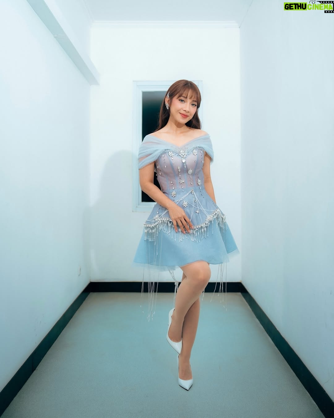 Dinda Kirana - 114.5K Likes - A night of glitz at the @sctv Awards 2024 ✨we celebrated artistry, dedication, and unforgettable friendships. Here’s to many more magical nights like this! 💙
.
mua @danybarca22 
stylist @wanda_haraa 
dress @jessiegunawanstudio 
shoes @louboutinworld 
earpiece @noma_id 
hairdo @opick_hairstylist 
photographer @snap.nuel @ejaale